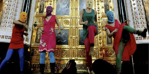 Wegen dieses Auftritts in einer Kathedrale mussten drei «Pussy Riot»-Aktivistinnen ins Gefängnis. Wegen dieses Auftritts in einer Kathedrale mussten drei «Pussy Riot»-Aktivistinnen ins Gefängnis.