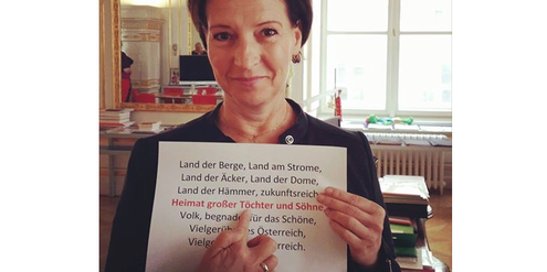 Mit diesem Foto hat Frauenministerin Gabriele Heinisch-Hosek einen Proteststurm ausgelöst. Mit diesem Foto hat Frauenministerin Gabriele Heinisch-Hosek einen Proteststurm ausgelöst.