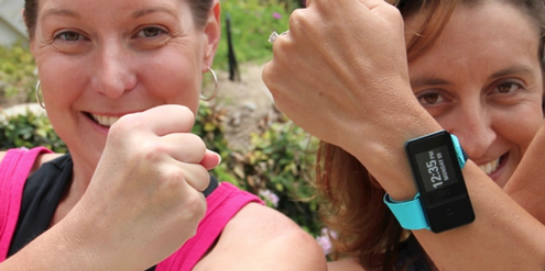 Cheryl Kellong (links) hat auf Kickstarter 400'000 Dollar gesammelt, um Sportuhren herzustellen. Cheryl Kellong (links) hat auf Kickstarter 400'000 Dollar gesammelt, um Sportuhren herzustellen.