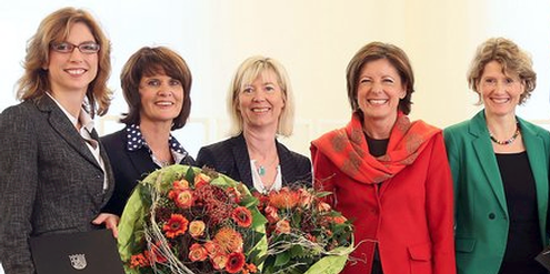 Fünf der sieben Ministerinnen: Bätzing-Lichtenthäler, Reiss, Ahnen, Dreyer und Lemke (von links). Fünf der sieben Ministerinnen: Bätzing-Lichtenthäler, Reiss, Ahnen, Dreyer und Lemke (von links).