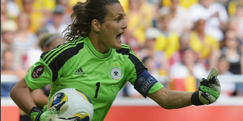 Weltfussballerin Nadine Angerer gehört zu den Klägerinnen gegen die Fifa. Weltfussballerin Nadine Angerer gehört zu den Klägerinnen gegen die Fifa.