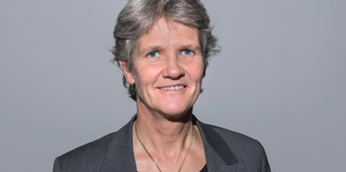 Pia Sundhage kritisiert, dass es bestimmte Erwartungen an die Fähigkeiten von Fussballerinnen gibt. Pia Sundhage kritisiert, dass es bestimmte Erwartungen an die Fähigkeiten von Fussballerinnen gibt.