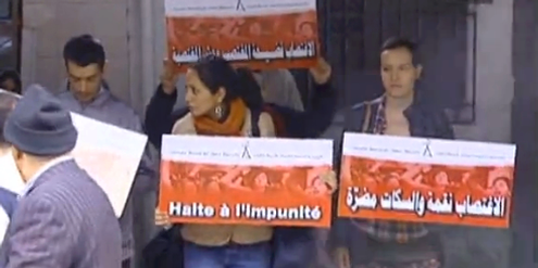 Demonstration der «Association Tunesienne des Femmes Démocrates» vor dem Gerichtsgebäude. Demonstration der «Association Tunesienne des Femmes Démocrates» vor dem Gerichtsgebäude.
