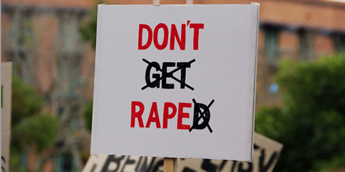 Junge Frauen werden seltener vergewaltig, wenn sie sich wehren. Junge Frauen werden seltener vergewaltig, wenn sie sich wehren.