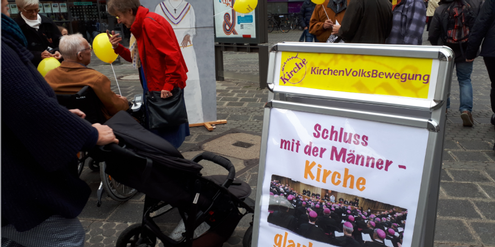 Strassenaktion von «Wir sind Kirche». Strassenaktion von «Wir sind Kirche».