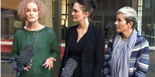 Gai Thompson (links) und andere Betroffene haben Klage gegen den Hersteller eingereicht. Gai Thompson (links) und andere Betroffene haben Klage gegen den Hersteller eingereicht.