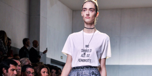 Bekenntnis an Modeschau: «We should all be feminists». Bekenntnis an Modeschau: «We should all be feminists».