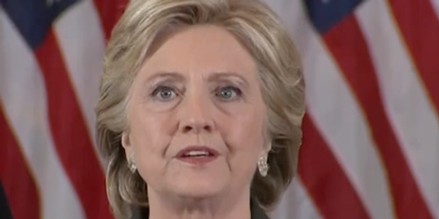 Hillary Clinton appelliert nach ihrer Niederlage an die Frauen, weiter zu kämpfen. Hillary Clinton appelliert nach ihrer Niederlage an die Frauen, weiter zu kämpfen.
