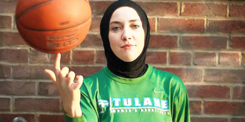 Basketball-Spielerin Indira Kaljo hat jahrelang die Abschaffung des Kopftuch-Verbots gefordert. Basketball-Spielerin Indira Kaljo hat jahrelang die Abschaffung des Kopftuch-Verbots gefordert.