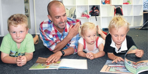 Männliche Kindergärtner sind weltweit eine Seltenheit. Männliche Kindergärtner sind weltweit eine Seltenheit.