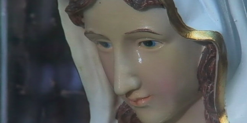Marienstatue: Die neue Bibelübersetzung rüttelt am Dogma der Jungfräulichkeit von Maria. Marienstatue: Die neue Bibelübersetzung rüttelt am Dogma der Jungfräulichkeit von Maria.