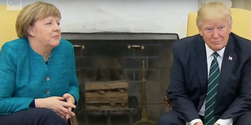 Der damalige US-Präsident Trump ignorierte 2017 Angela Merkel, was diese sichtlich irritierte. Der damalige US-Präsident Trump ignorierte 2017 Angela Merkel, was diese sichtlich irritierte.
