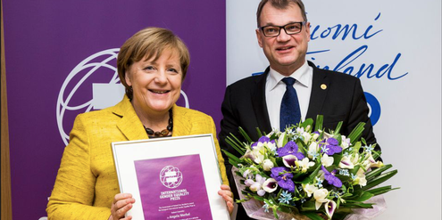 Angela Merkel und Juha Sipilä anlässlich der Verleihung des «International Equality Award». Angela Merkel und Juha Sipilä anlässlich der Verleihung des «International Equality Award».