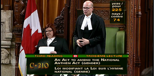 Das Gesetz zur Änderung der Nationalhymne hat das Parlament mit 225 Ja-Stimmen deutlich angenommen. Das Gesetz zur Änderung der Nationalhymne hat das Parlament mit 225 Ja-Stimmen deutlich angenommen.