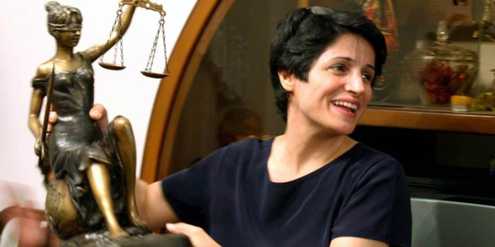 Frauenrechtsanwältin Nasrin Sotoudeh ist zu insgesamt 38 Jahren Gefängnis verurteilt worden. Frauenrechtsanwältin Nasrin Sotoudeh ist zu insgesamt 38 Jahren Gefängnis verurteilt worden.