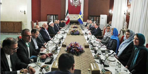 Treffen in Teheran: Mehrheitlich Frauen repräsentieren Schweden (rechts), nur Männer den Iran. Treffen in Teheran: Mehrheitlich Frauen repräsentieren Schweden (rechts), nur Männer den Iran.