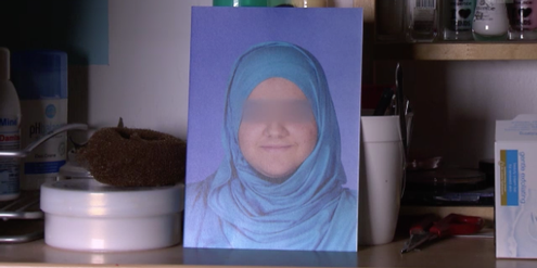 Diese 14-jährige Tochter des Bosniers darf nicht am Schwimmunterricht teilnehmen. Diese 14-jährige Tochter des Bosniers darf nicht am Schwimmunterricht teilnehmen.